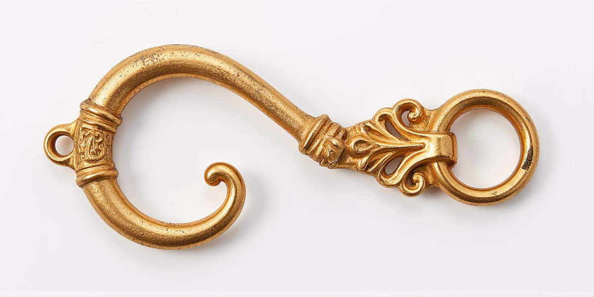 Золотой крючок для застёгивания корсета (Англия, XVIII век)